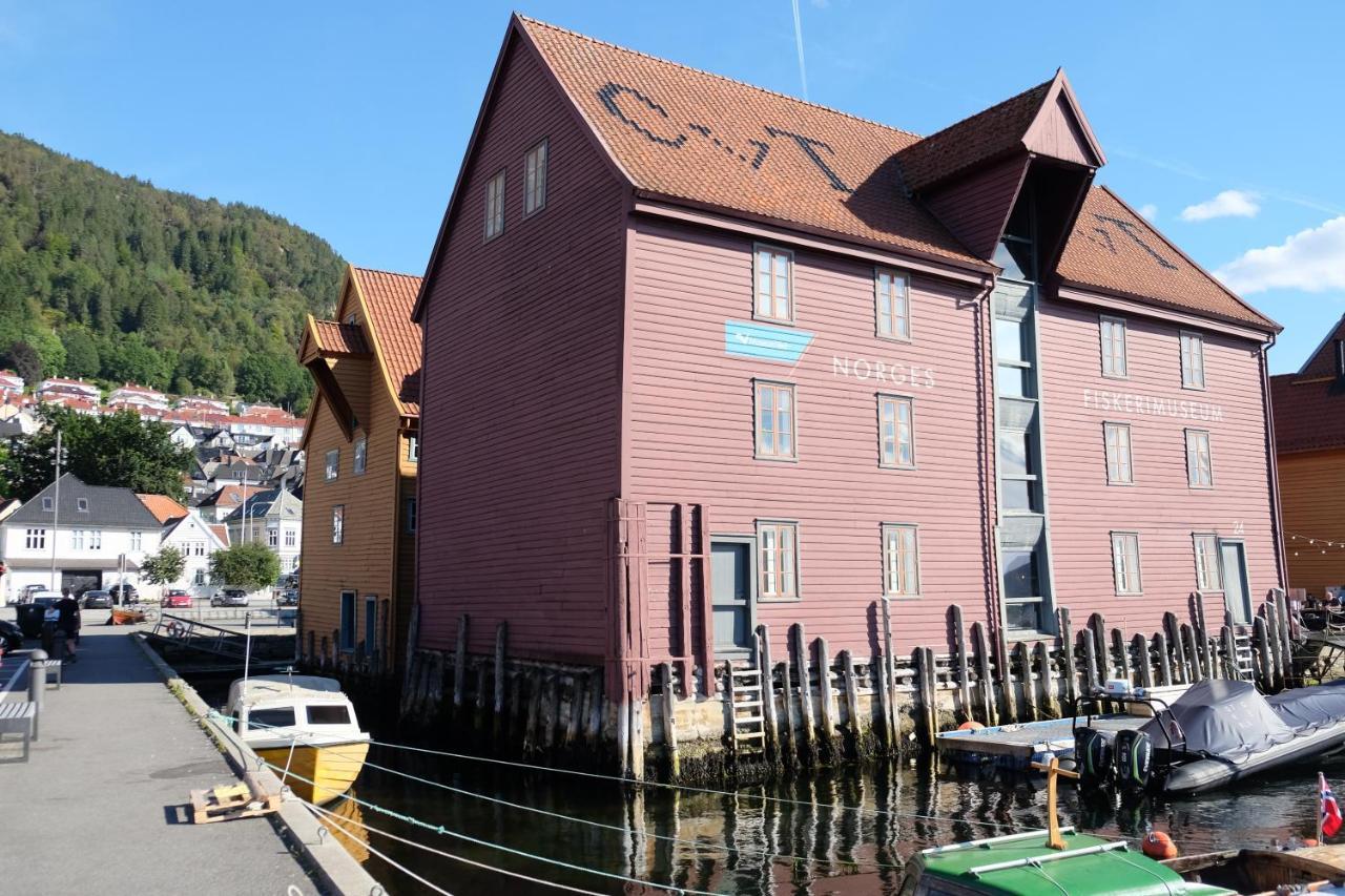 Ferienwohnung Charming Bergen House, Rare Historic House From 1779, Whole House Exterior foto