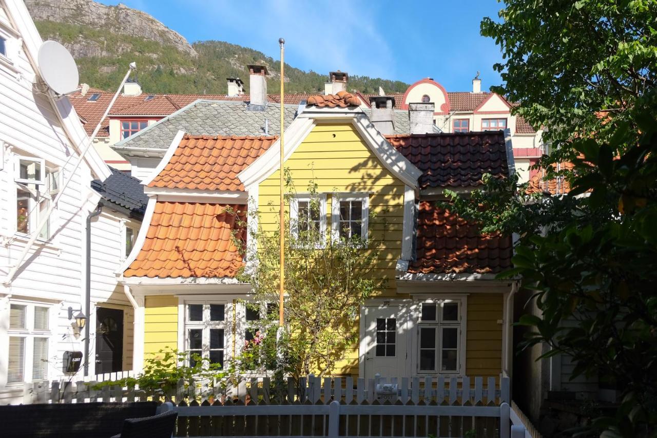 Ferienwohnung Charming Bergen House, Rare Historic House From 1779, Whole House Exterior foto