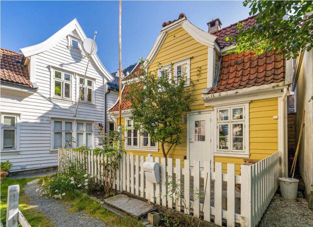 Ferienwohnung Charming Bergen House, Rare Historic House From 1779, Whole House Exterior foto